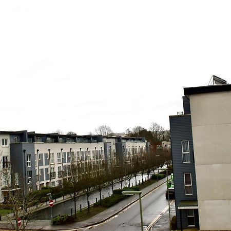 Beautiful 1-Bed Apartment In Redhill Redhill  Exterior foto
