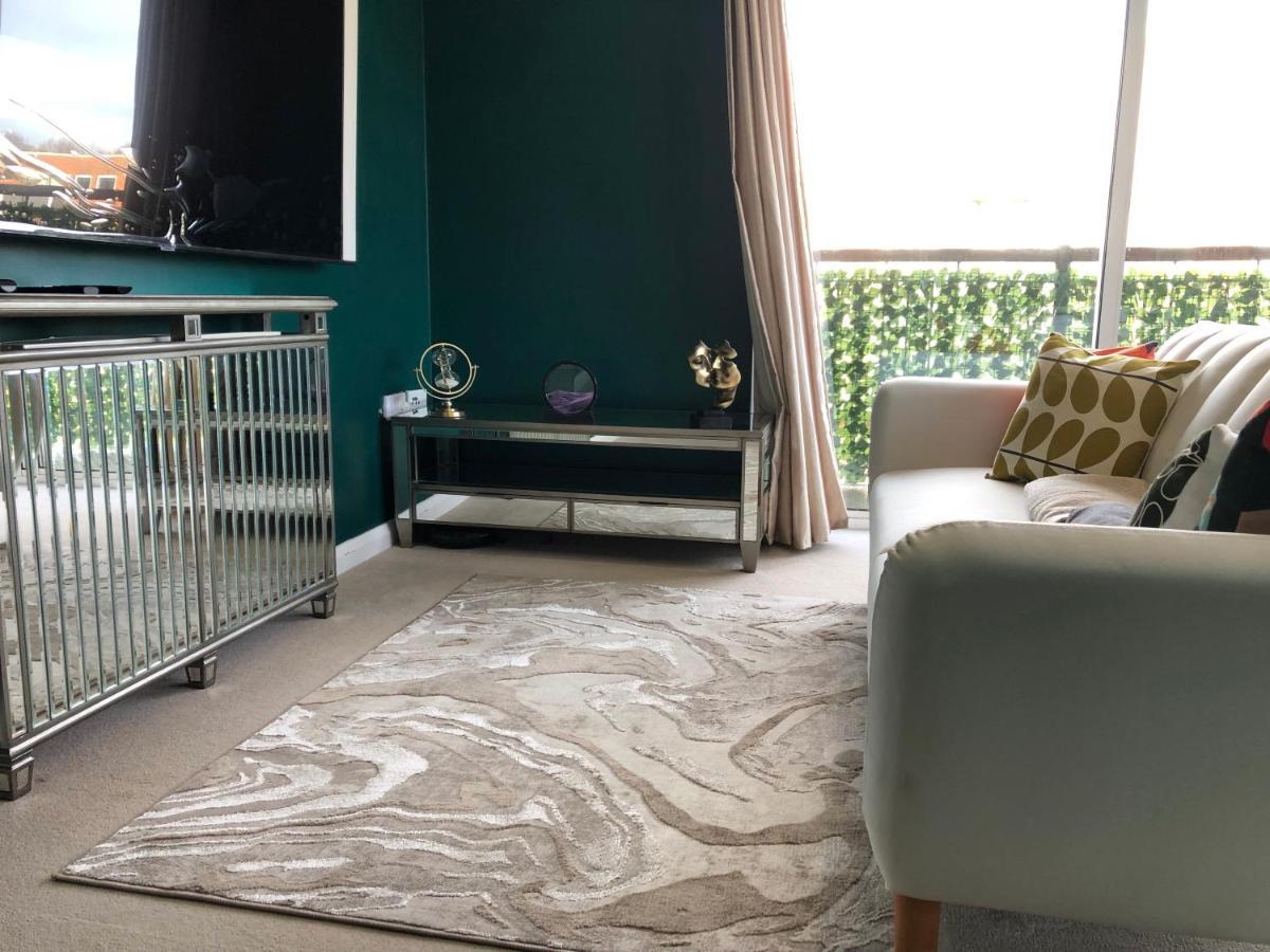 Beautiful 1-Bed Apartment In Redhill Redhill  Exterior foto